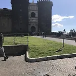Magione Serra , Dimora Partenopea * نابولي