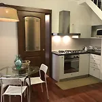 Magione Serra , Dimora Partenopea * نابولي