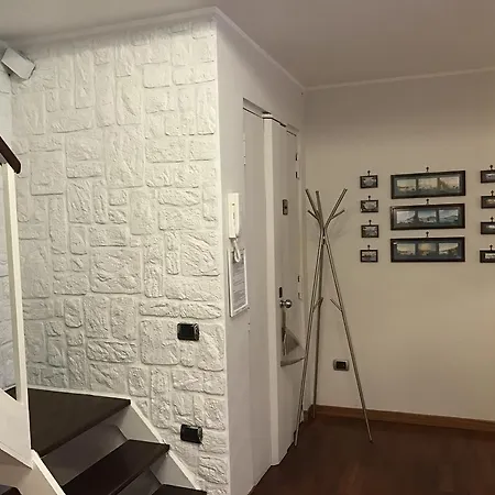 Magione Serra , Dimora Partenopea * Nápoles